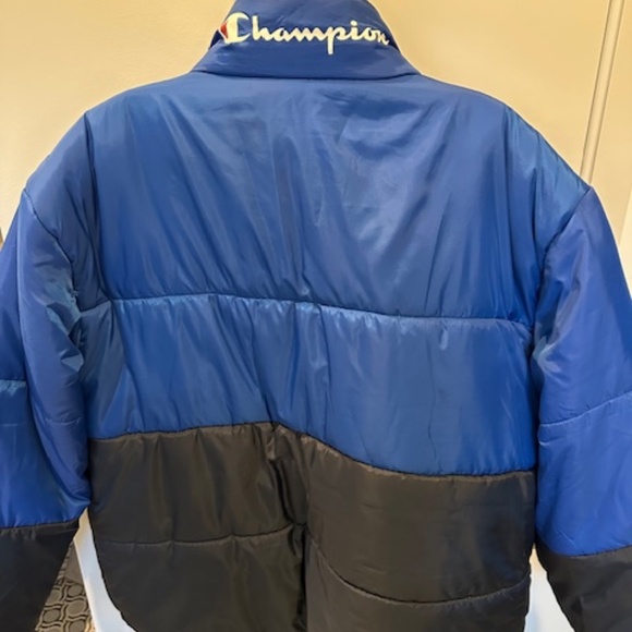 Champion men's puffer coat in XL. - Picture 2 of 3